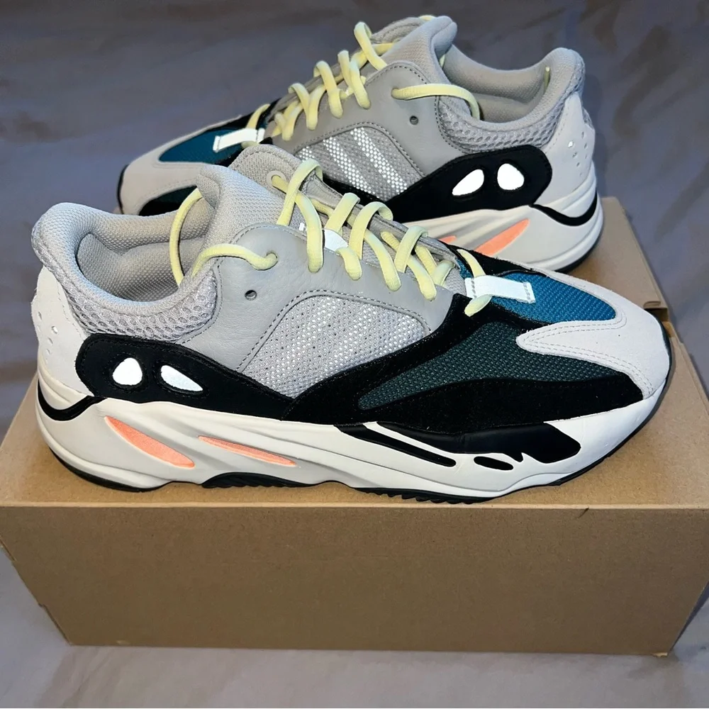 Adidas Yeezy Boost 700 Wave Runner B75571 - Picture 9 of 10
